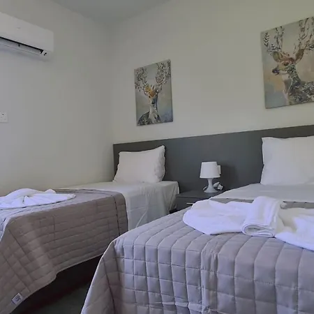 Nissi Twins Apts 아파트