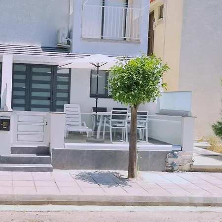 아파트 Nissi Twins Apts *