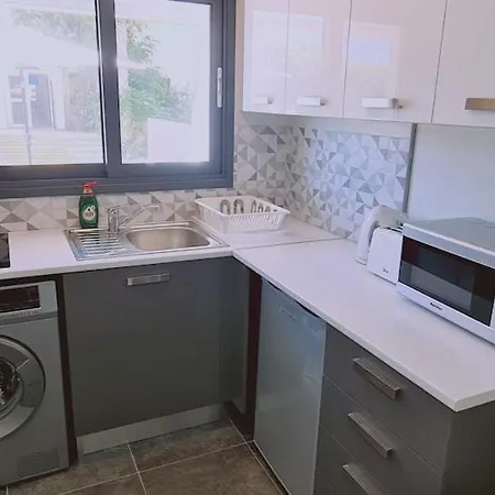 아파트 Nissi Twins Apts