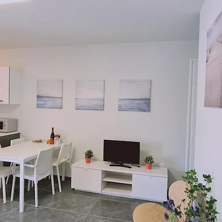 Nissi Twins Apts 아파트 아이아 나파