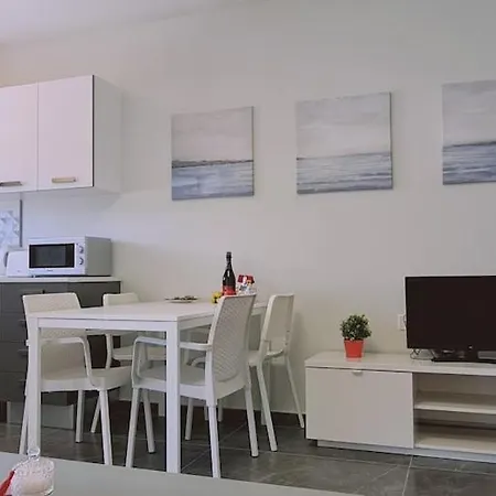 Nissi Twins Apts * 아이아 나파