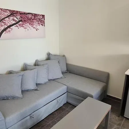 Nissi Twins Apts 아파트 *
