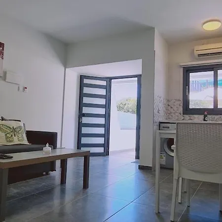 Nissi Twins Apts Apartament