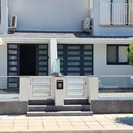 Nissi Twins Apts Apartament